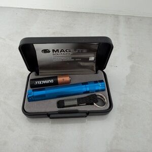 New Mag-Lite Solitaire Flashlight